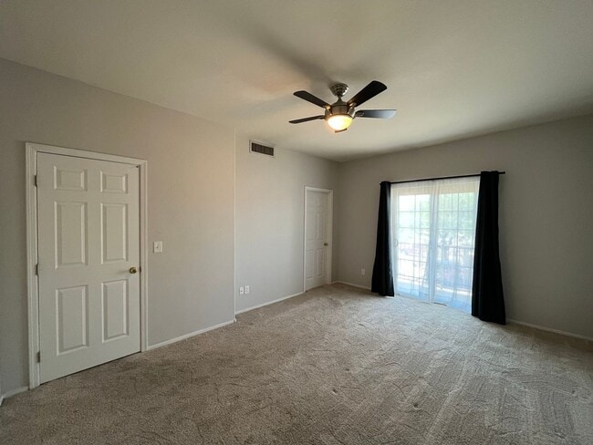 Building Photo - 2 Bedroom Townhome in the Stone Gate Commu...