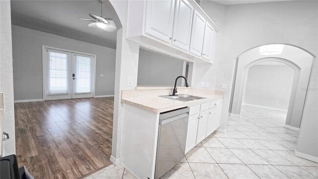 Building Photo - 3519 Kenwood Crossing