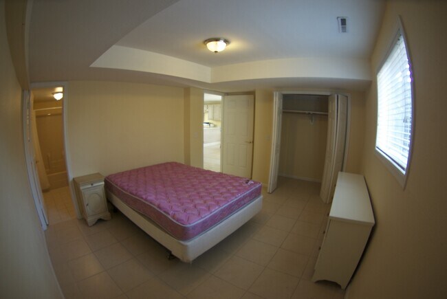 Building Photo - 1703 Kosola Ave