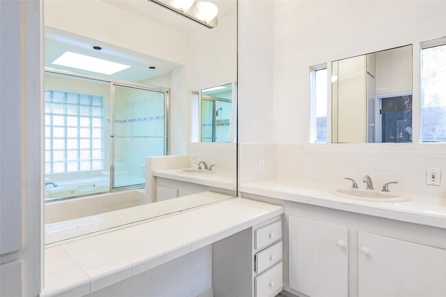 Building Photo - 1709 Missouri St