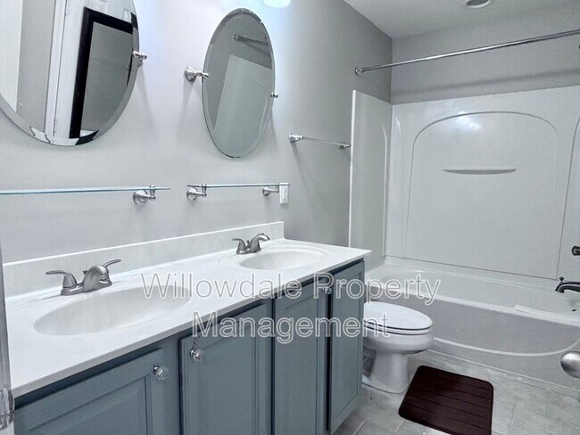 Building Photo - 624 Piper Stream Cir