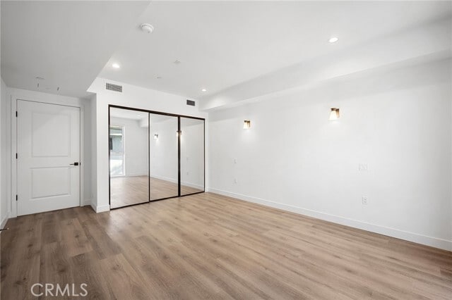 Building Photo - 10657 Moorpark St