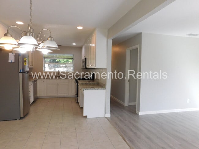 Building Photo - Updated 2bd/1ba Rocklin Halfplex with Garage