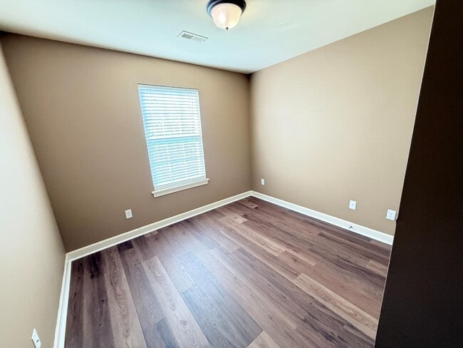 Building Photo - 6313 Sky Crest Ct