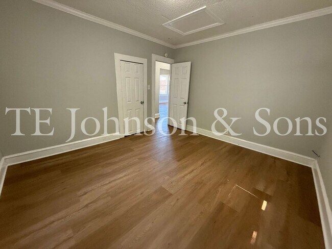 Building Photo - 3054 Indiana Ave