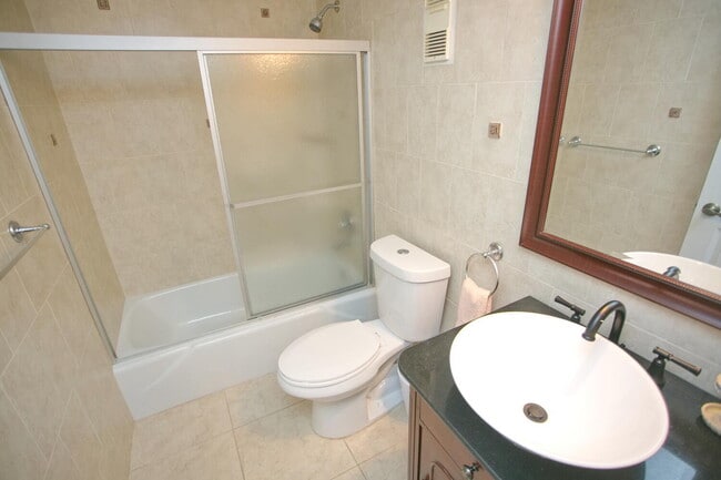 Building Photo - 1009 N Ocean Blvd