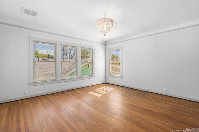Building Photo - 331 W Elsmere Pl
