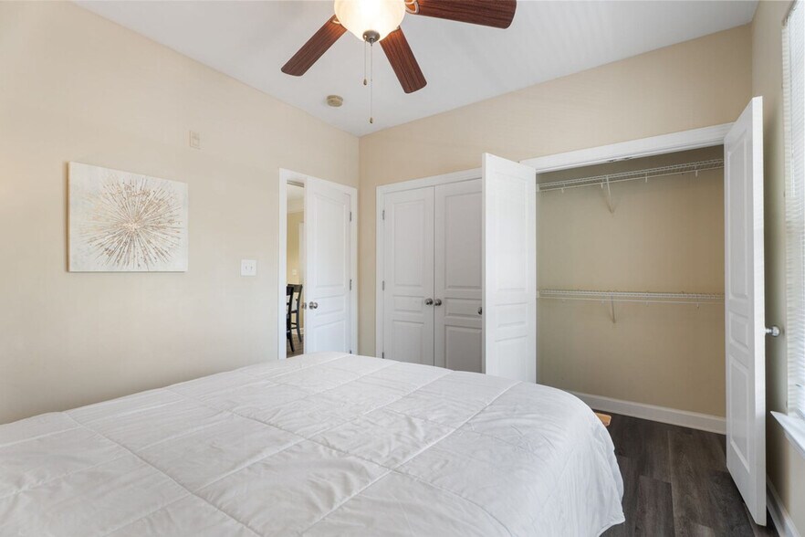 Building Photo - 2124 Brisbane Woods Way