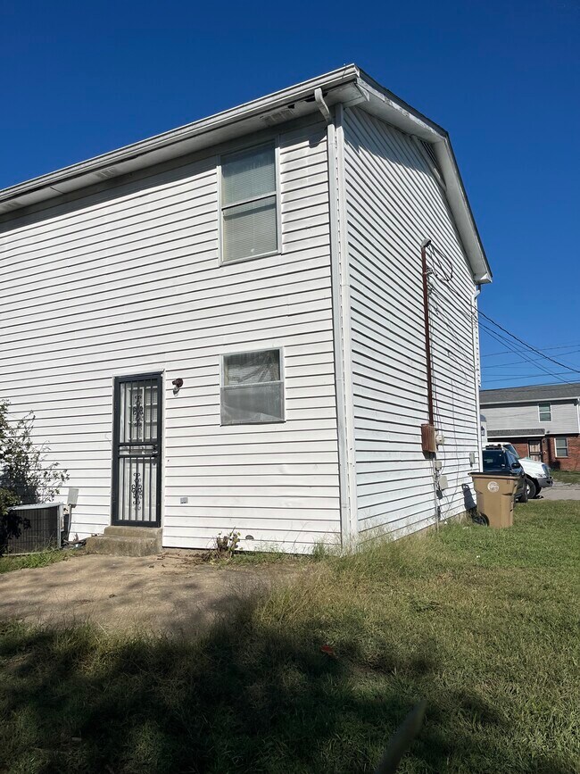 Building Photo - 3617 Willow Creek Ct