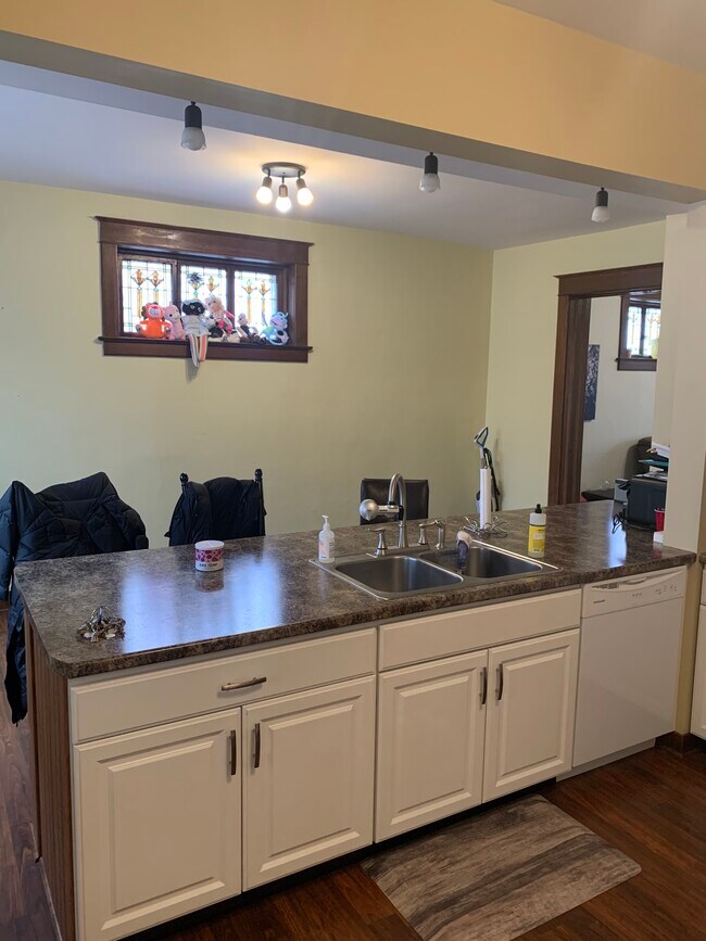 Building Photo - 409 E Cherry St