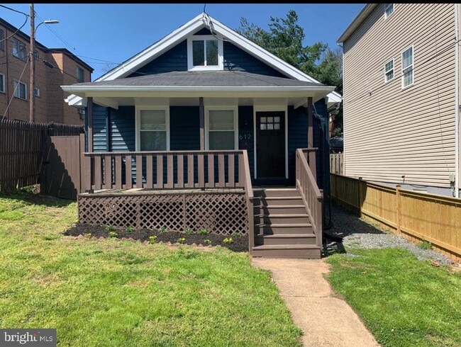 Building Photo - 612 44th St NE