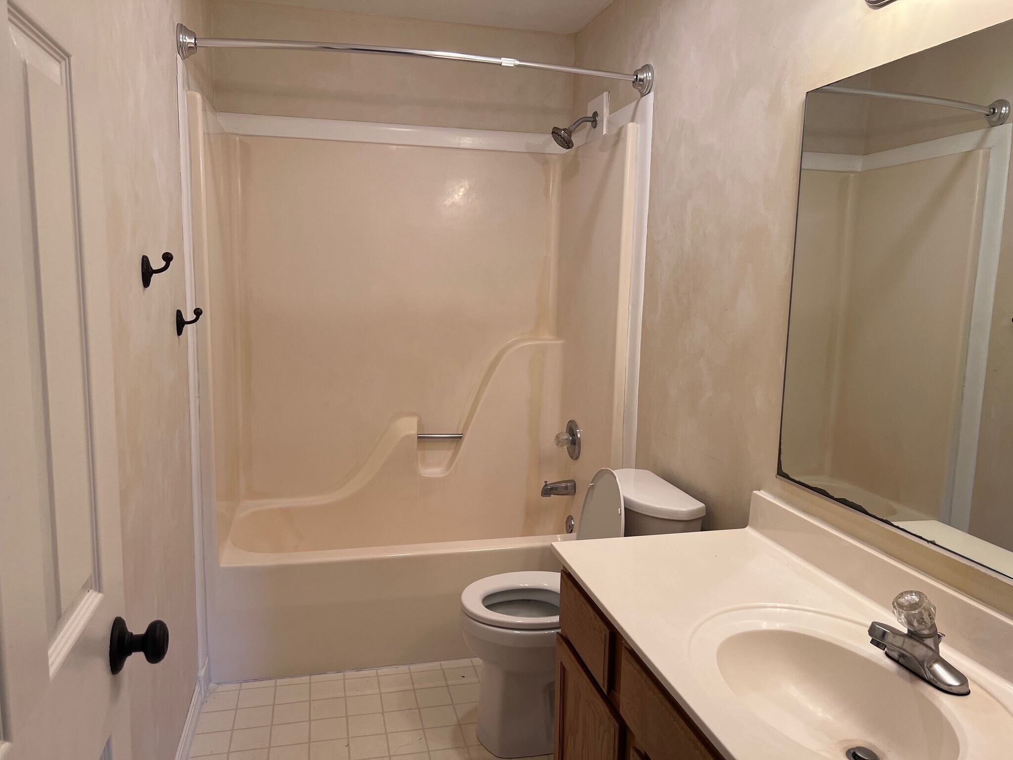 Building Photo - 1503 E Twin Lakes Dr