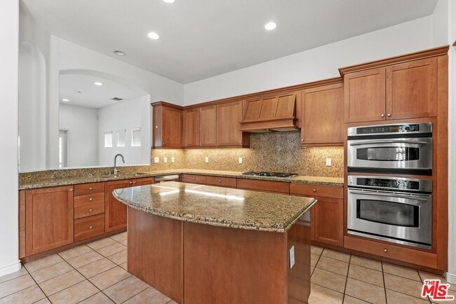 Building Photo - 5738 S Celedon Creek