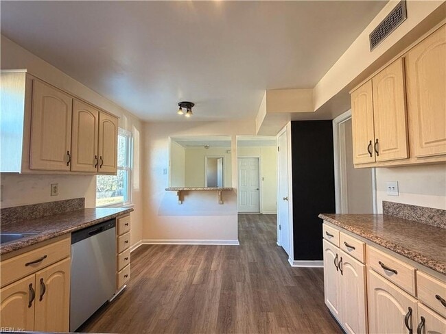 Building Photo - 5492 Pocono Pl