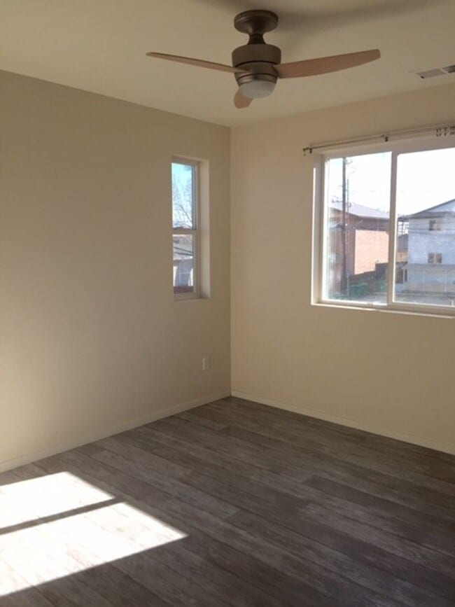 Building Photo - Gorgeous 2 Story Ultra-Sleek 1BD+Loft/1.5 Bath!