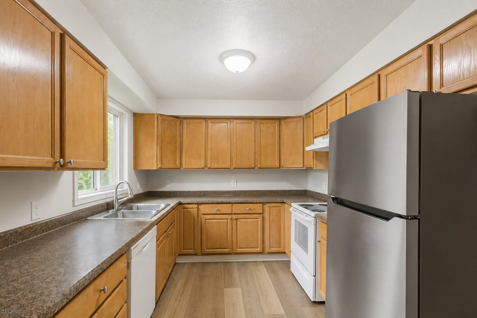 Building Photo - 1054 W 20th Ave