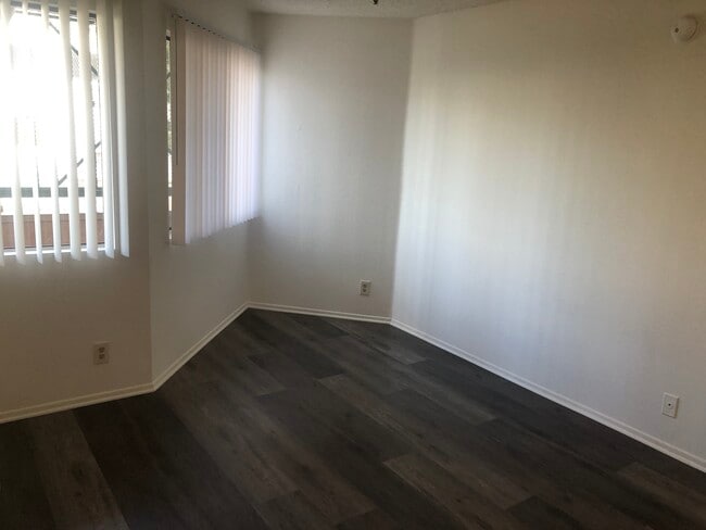 Building Photo - 1791 N Sycamore Ave