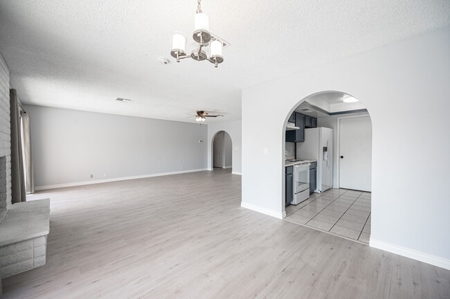 Building Photo - 2247 Heavenly View Dr