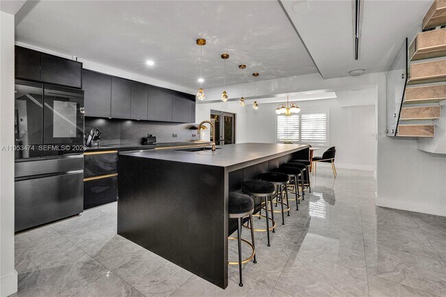 Building Photo - 1117 Alberca St