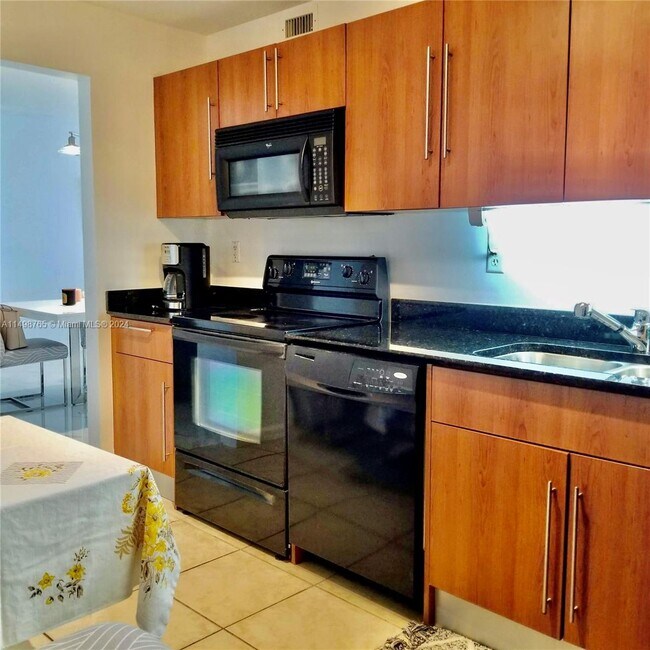 Building Photo - 3000 S Ocean Dr