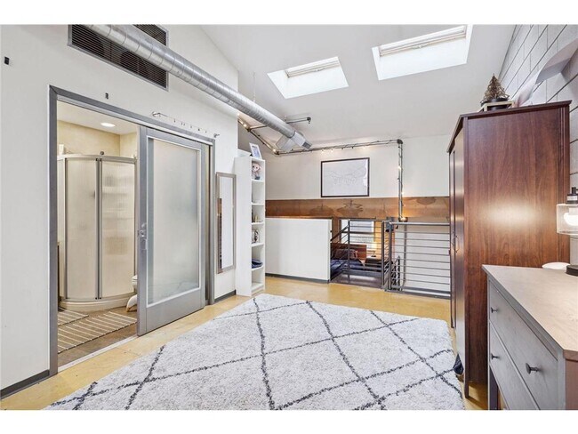 Building Photo - 801 N Washington Ave