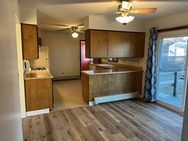 Building Photo - 120 Railroad St