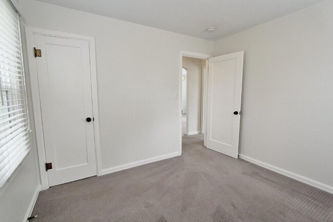 Building Photo - Charming Single-Level Home