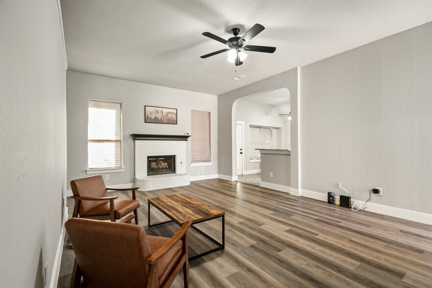 Building Photo - 6605 Gardenia Dr