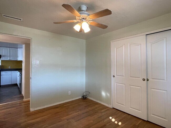 Building Photo - 1817 Cornell Dr SE