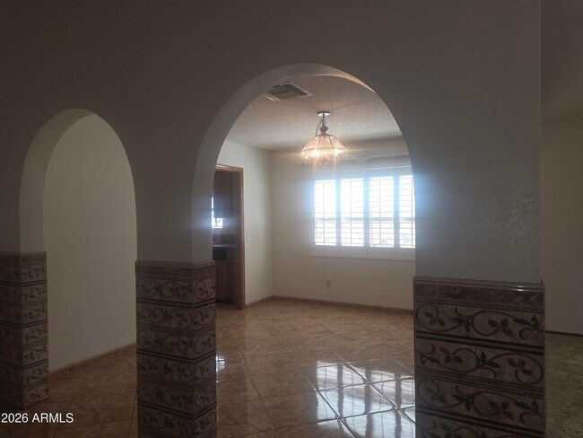 Building Photo - 3925 E Tonto St