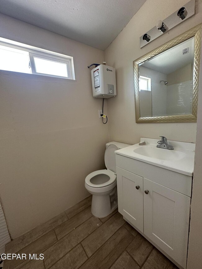 Building Photo - 4640 La Luz Ave