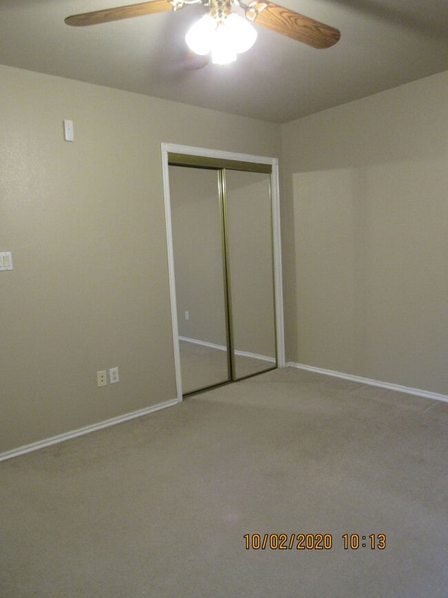 Building Photo - Great Eastside Home!