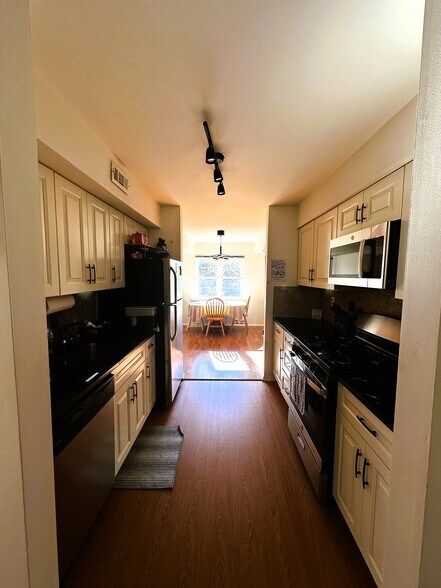 Building Photo - 1424 Country Mill Dr