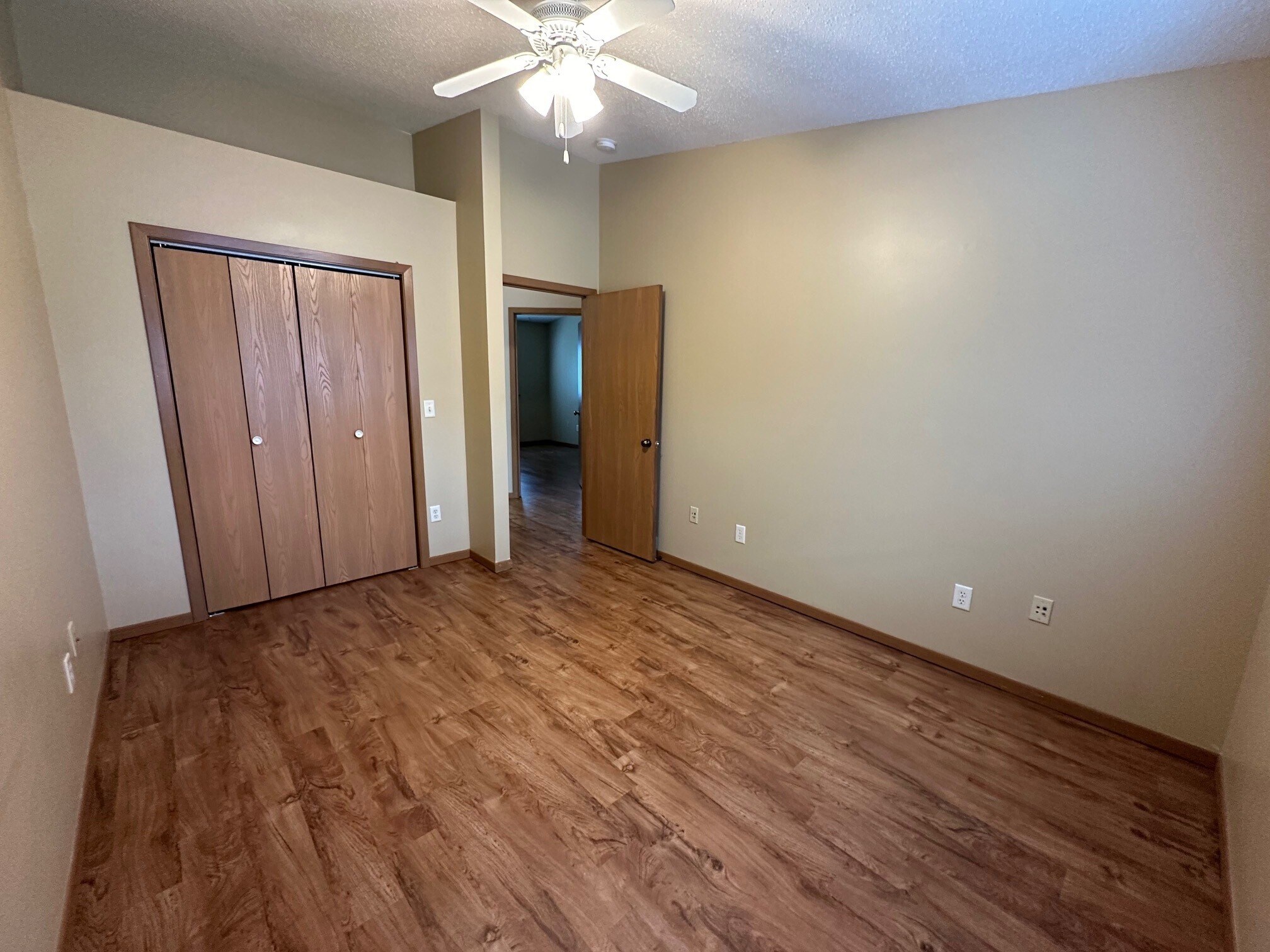 Building Photo - 1521 6th St E