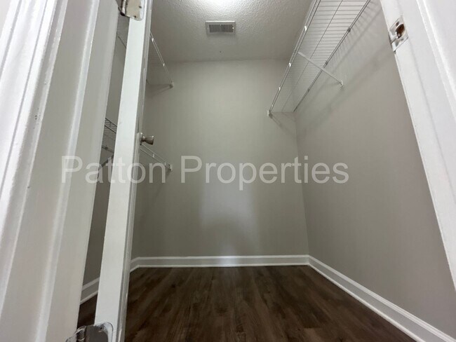 Building Photo - 1839 Horseshoe Dr