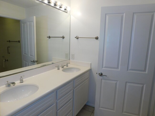 Building Photo - Downstairs Westpark Condo 1 Bedroom 1 Bath...