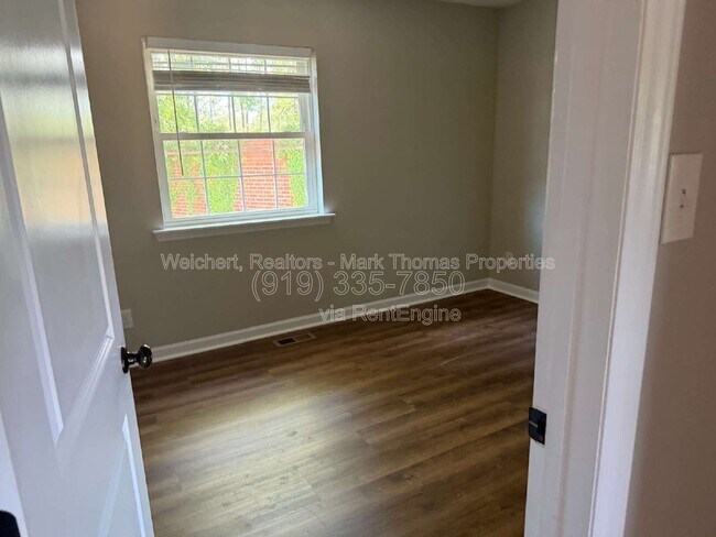 Building Photo - 208 Bridgefield Pl
