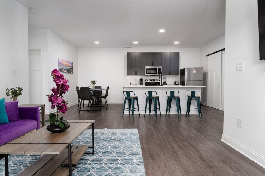 Primary Photo - 5842 Leisure Ln