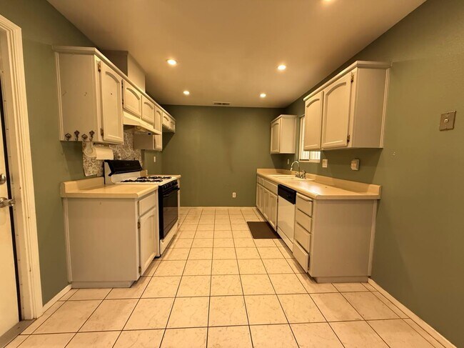 Building Photo - 248 Exie Ln