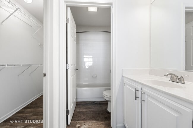 Building Photo - 60 Rossini Ct