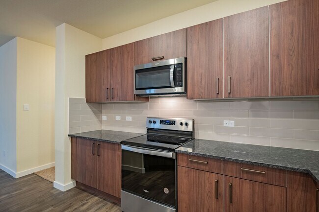 Building Photo - AVAILABLE NOW! GORGEOUS 3 BEDROOM DUPLEX L...