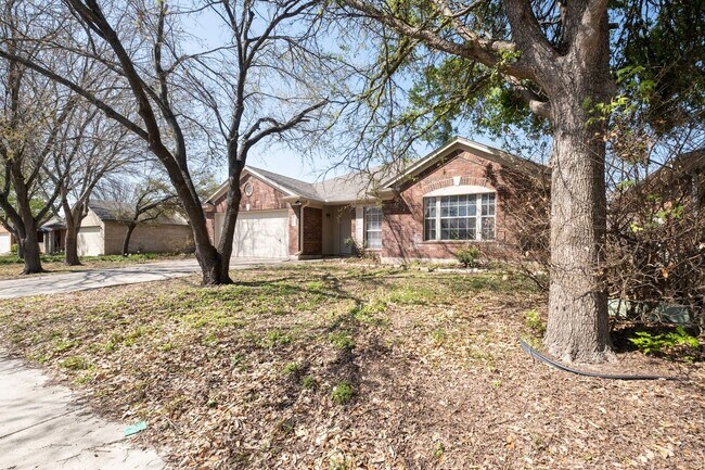Building Photo - Spacious 4 Bedroom, 2 Bath, 1-Story Home i...