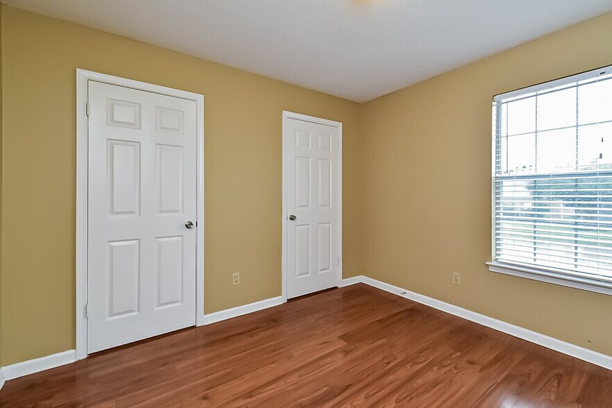 Building Photo - 1653 Dexter Ln