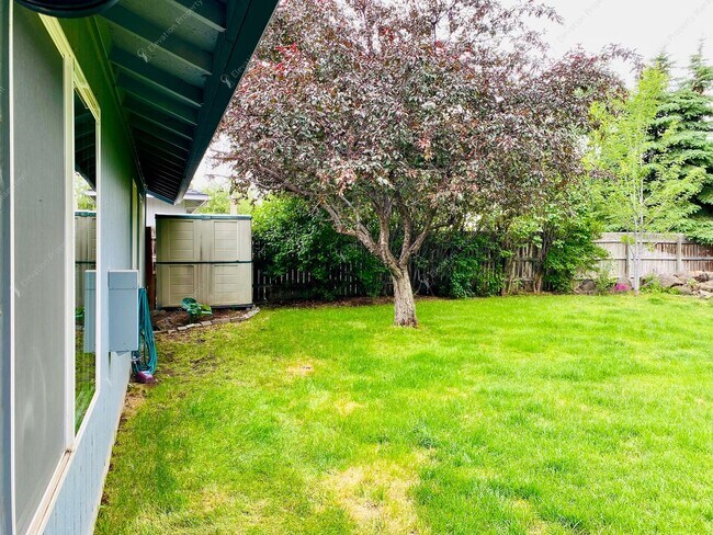 Building Photo - 61875 Avonlea Cir