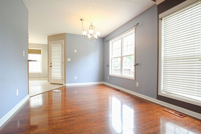 Building Photo - Pet Friendly Three Bedroom!