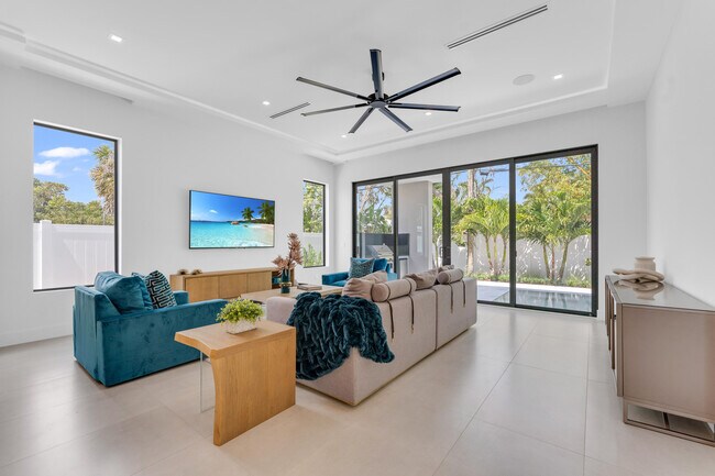 Building Photo - 239 NE 11th St