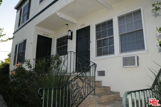 Building Photo - 1301 Devon Ave