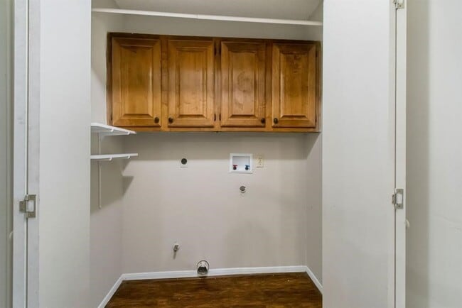 Building Photo - 2106 Rycroft Dr