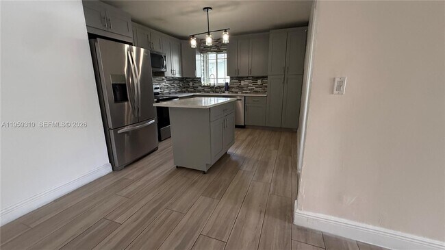 Building Photo - 2811 NW 26th Ave