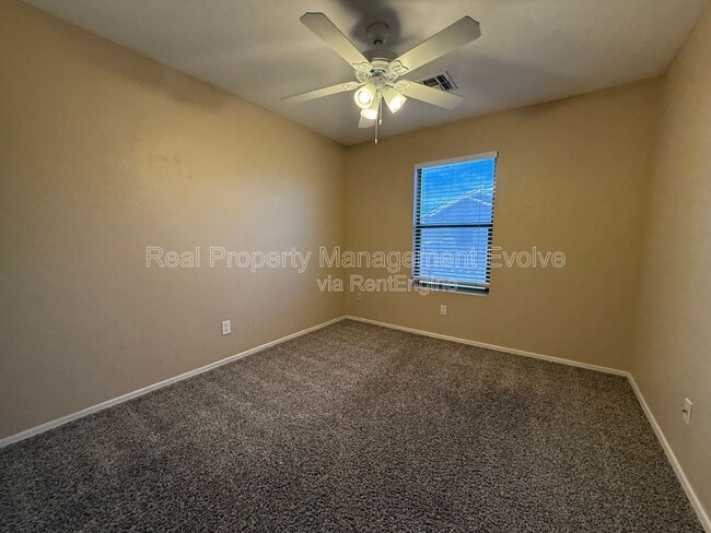 Building Photo - 8145 W Palo Verde Ave